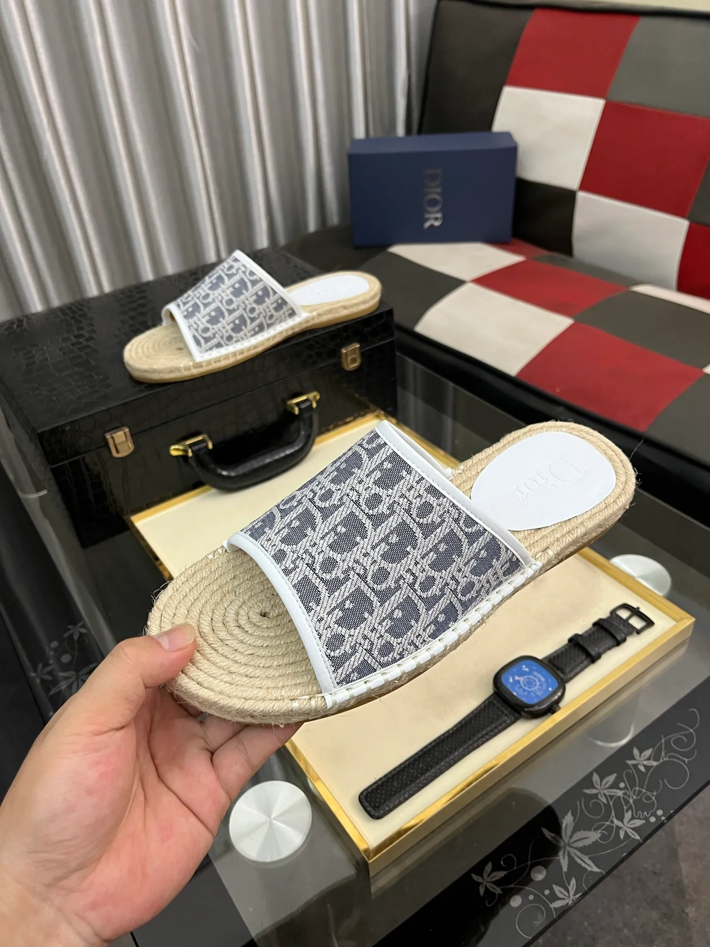 Men's shoes💰320⌚️⌚️DIOR Dior slippers New slippers are on sale simultaneously. Original materials imported from Italy. Fully imported sheepskin lining, sole: original sole provided by the original factory, exclusive movable molded sole, super comfortable, original factory follow-up goods, 🔍🔍high quality, can be entered and exited the counter at will, code number: 38-442️⃣colors available